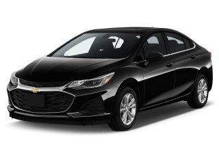 2019 Chevrolet Cruze 4-door HB LT Angular Front Exterior View